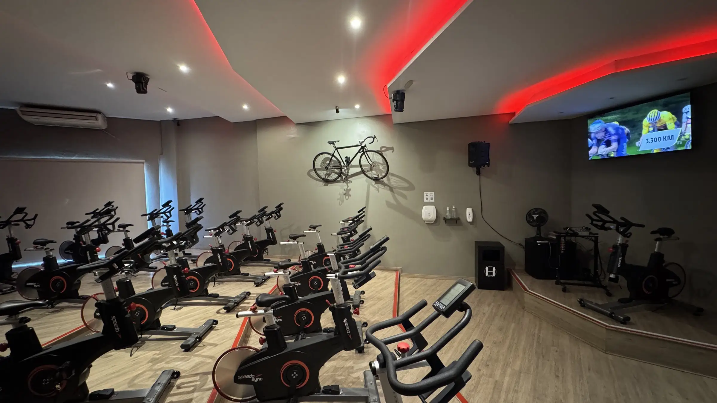 Equipamentos da área de cardio da Hangar Gym