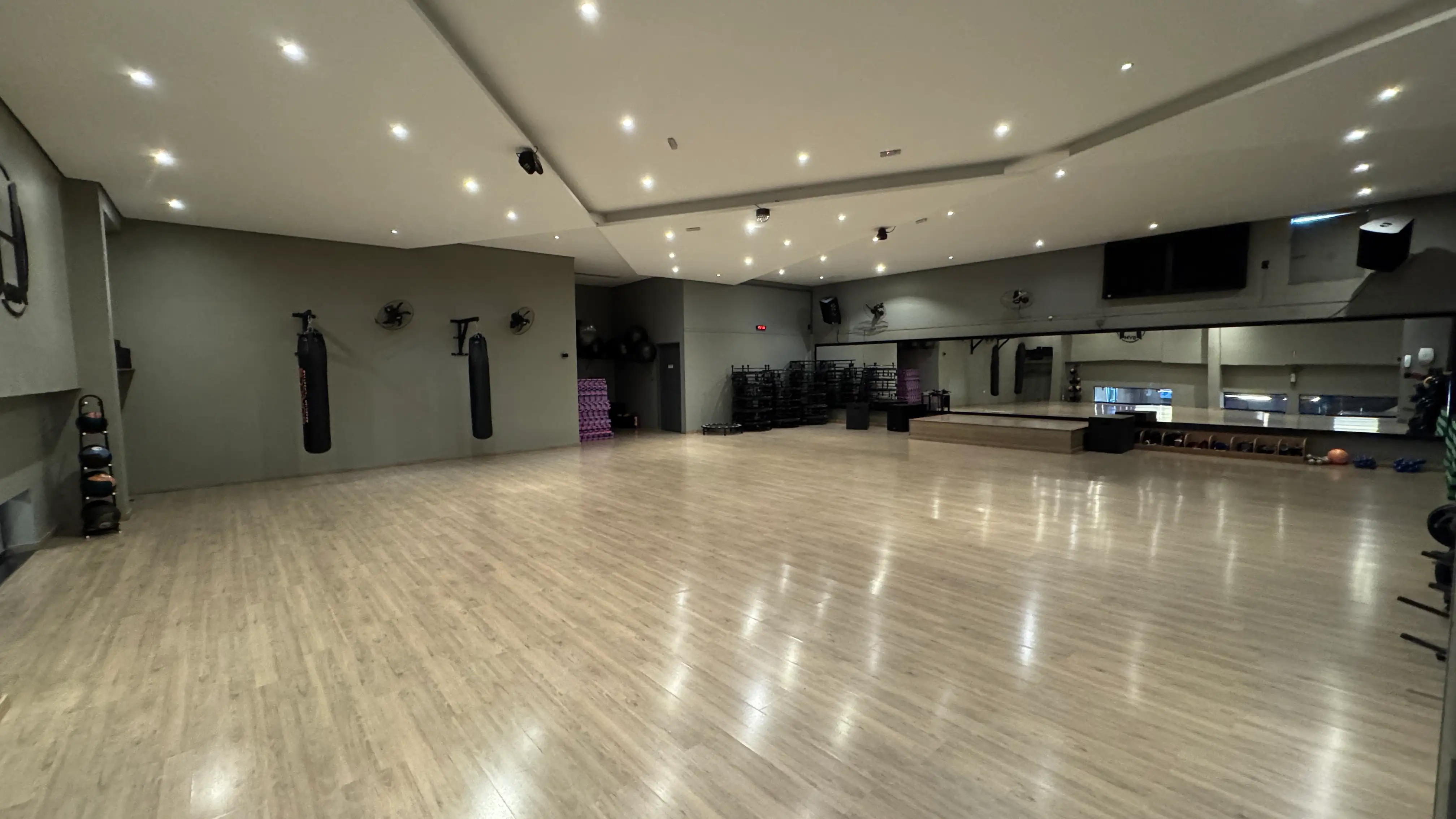 Sala de atividades cardiovasculares da Hangar Gym